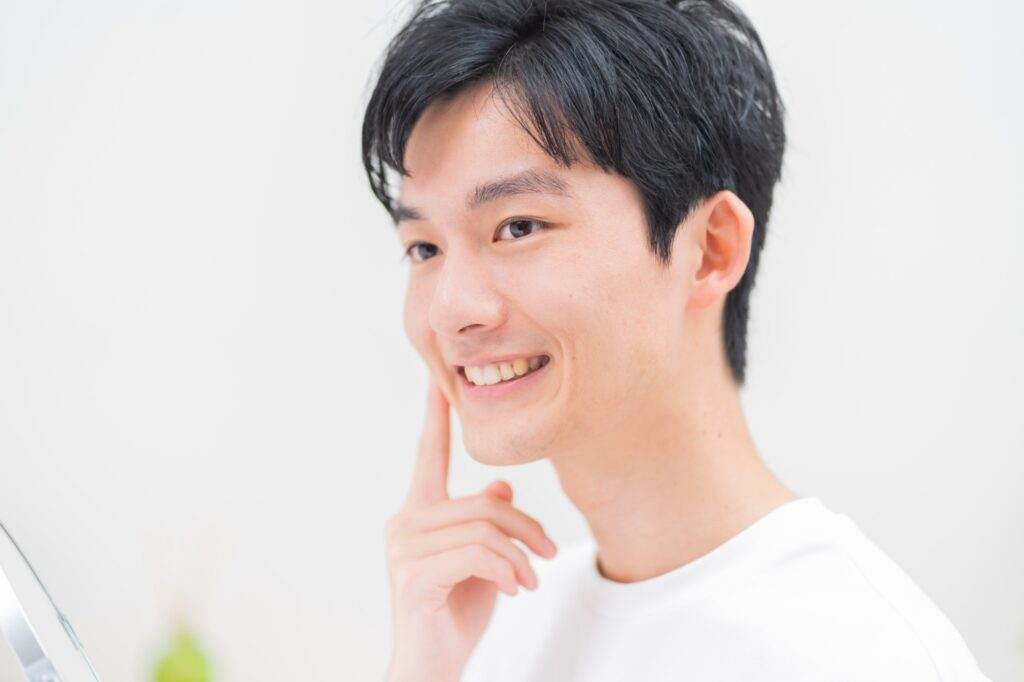 歯列矯正で男はモテる？女性目線の本音と印象が変わる理由を解説